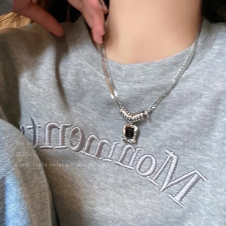 Kapuzenkette aus Titanstahl mit Zirkonia