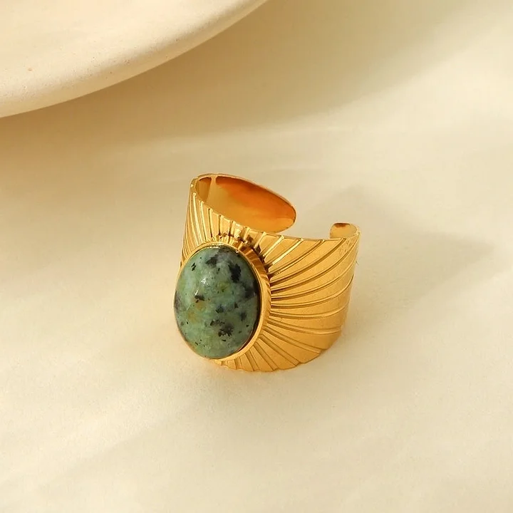 Damenring aus Edelstahl 18 Karat Gold mit eingelegtem afrikanischen Kiefernstein