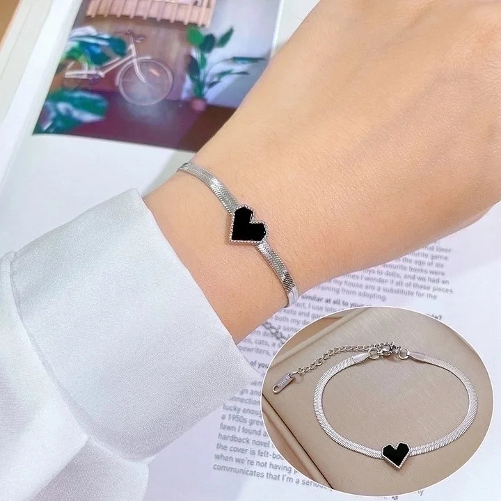 Bracelet en acier titane – forme cœur, style classique argent