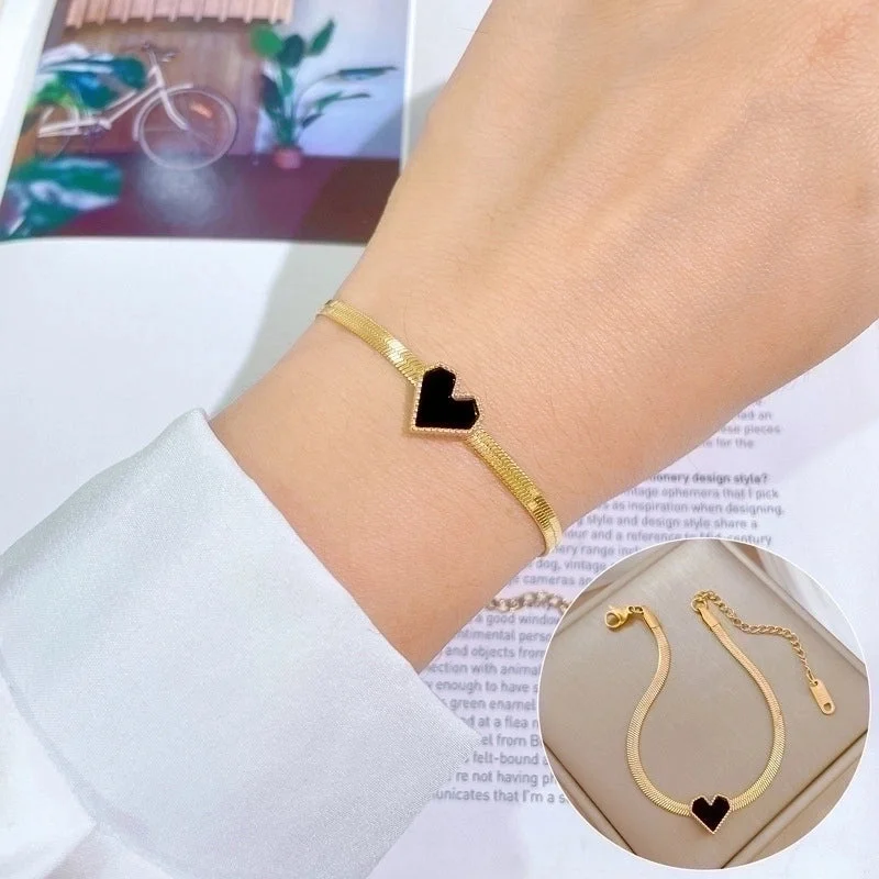 Minimalistische Muschelarmbänder aus Titanstahl im klassischen Stil in Herzform 