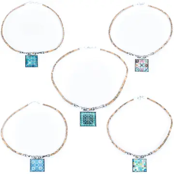 Collier artisanal en liège naturel avec accents de céramique portugaise