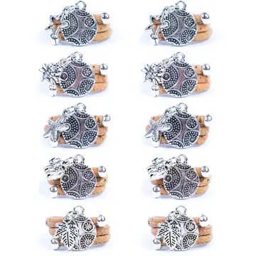 Ring aus Naturkork mit symbolischem Anhänger