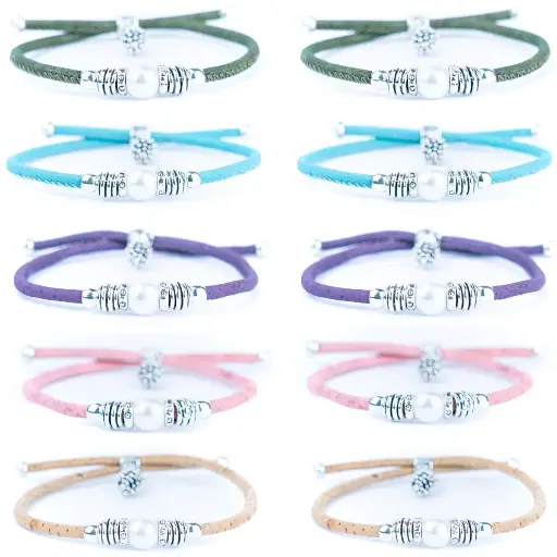 Kork-Armband mit Imitationsperlen in 5 Farben – verstellbar und stilvoll